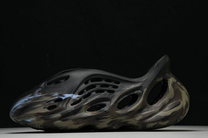 ye**ezy slide  id4126